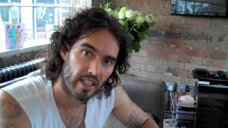 What's Behind These 2014 Commercials? Russell Brand The Trews (E98)