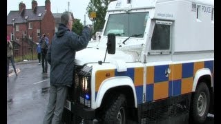 Gerry Kelly faces down PSNI aggression