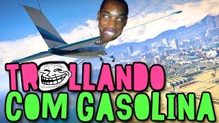 GTA V ONLINE - TROLLANDO COM GASOLINA E AVIÕES!! EM GROVE STREET!! xD