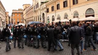 Roma: Polizia carica il Blocco Studentesco sotto la Provincia - 15 novembre 2013