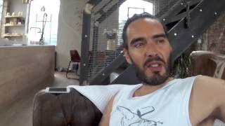 Do I Dress Like A Teenage Girl? Russell Brand The Trews Comments (E105)