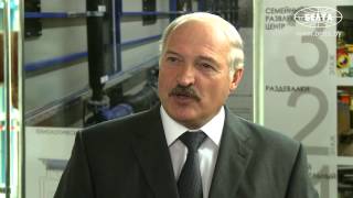Лукашенко: России давно надо было предоставить Сноудену политубежище