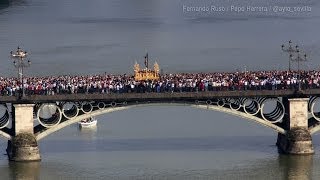 El Cachorro pasando el Puente de Triana. #SSantaSevilla14