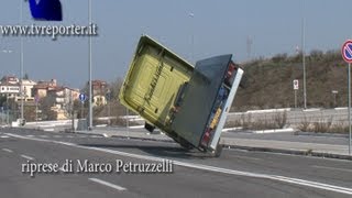 AMAZING TRUCK DRIVERS VERY DANGEROUS