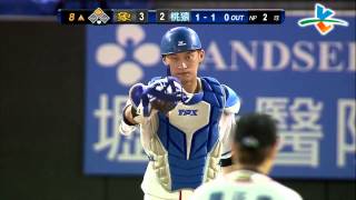 20130711 CPBL 象 VS 猿 8上 周思齊跑出聯盟第10,000盜