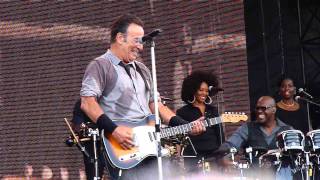 Bruce Springsteen & The E Street Band play 'Wild Thing' at Cork, Ireland.