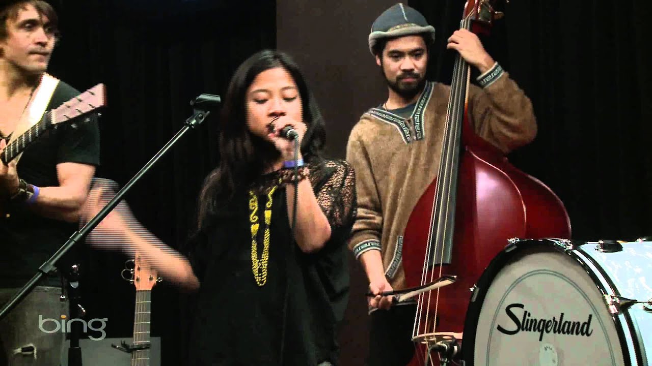 Zee Avi - Concrete Wall (Live in the Bing Lounge) - YouTube