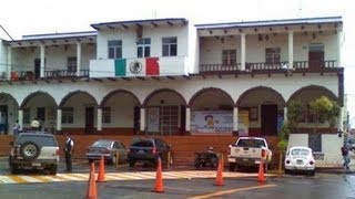 Hombres armados atacan a manifestantes en  Los Reyes, Michoacán