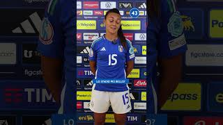Domande a raffica per Anna ⏱️☝️#Nazionale #LeAzzurreSiamoNoi #WEURO2025