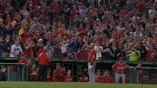 Pujols hits a two-run shot for No. 500