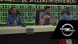 Pellè, Schaken en Boëtius zingen Hand in Hand Kameraden tijdens Opel Kids Persconferentie.