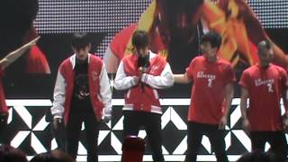 [Fancam] 070713 TVXQ taking a picture with fans - Catch Me Tour In Chile ending