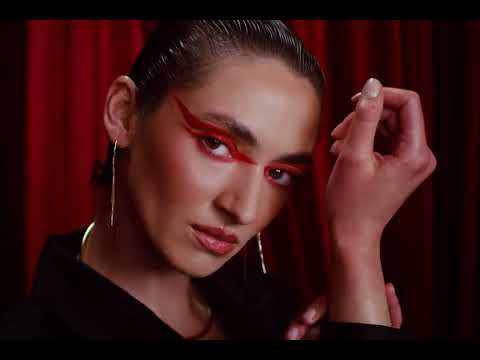 video Black Opium Over Red de Yves Saint Laurent Eau de Parfum