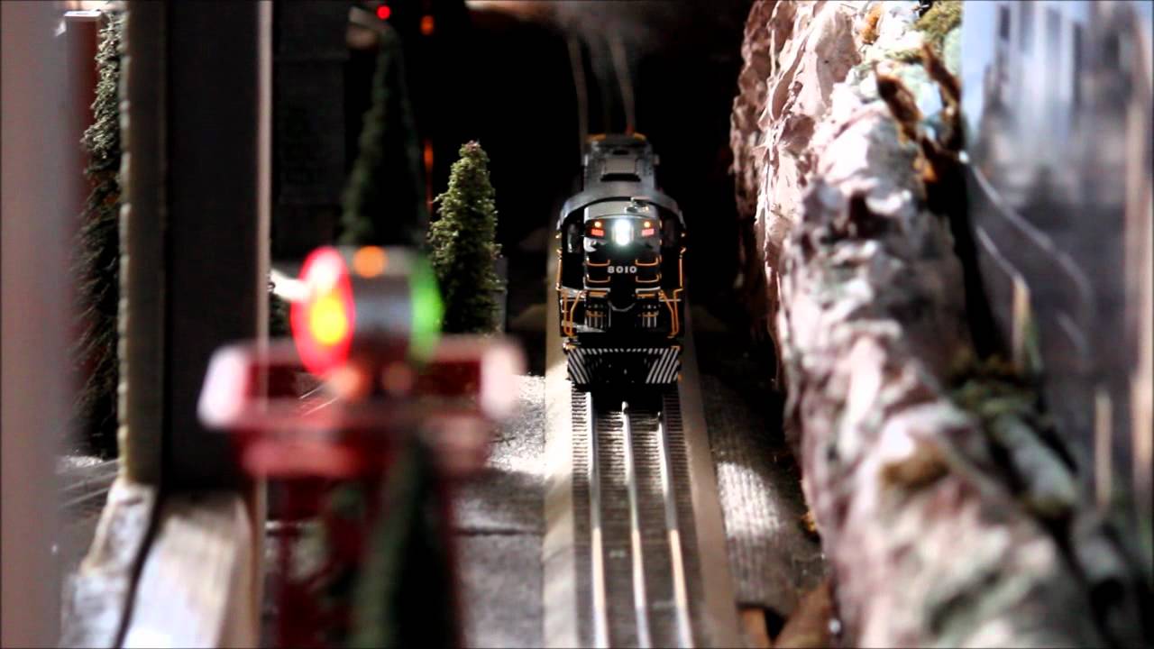 Family Christmas Lionel/MTH Train Layout 2011 - YouTube