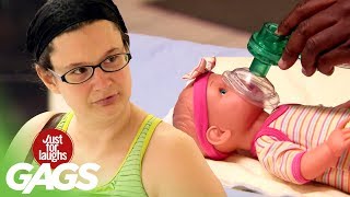 Bábika ide do nemocnice - skrytá kamera