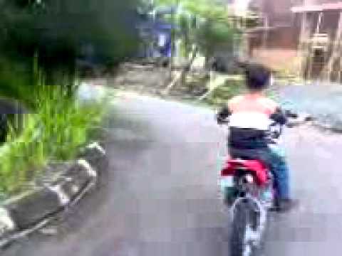 Anak kecil naik motor - YouTube
