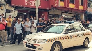 RedPeople VS Police!!! Flash Mob @KOTA RAYA 紅人在孟加拉街世足快閃遇警察!!!