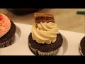 Cupcake Decorating : How to decorate Cupcakes Using Crumb Boss Cake Kit