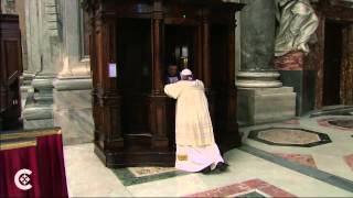 Pope Francis goes to confession