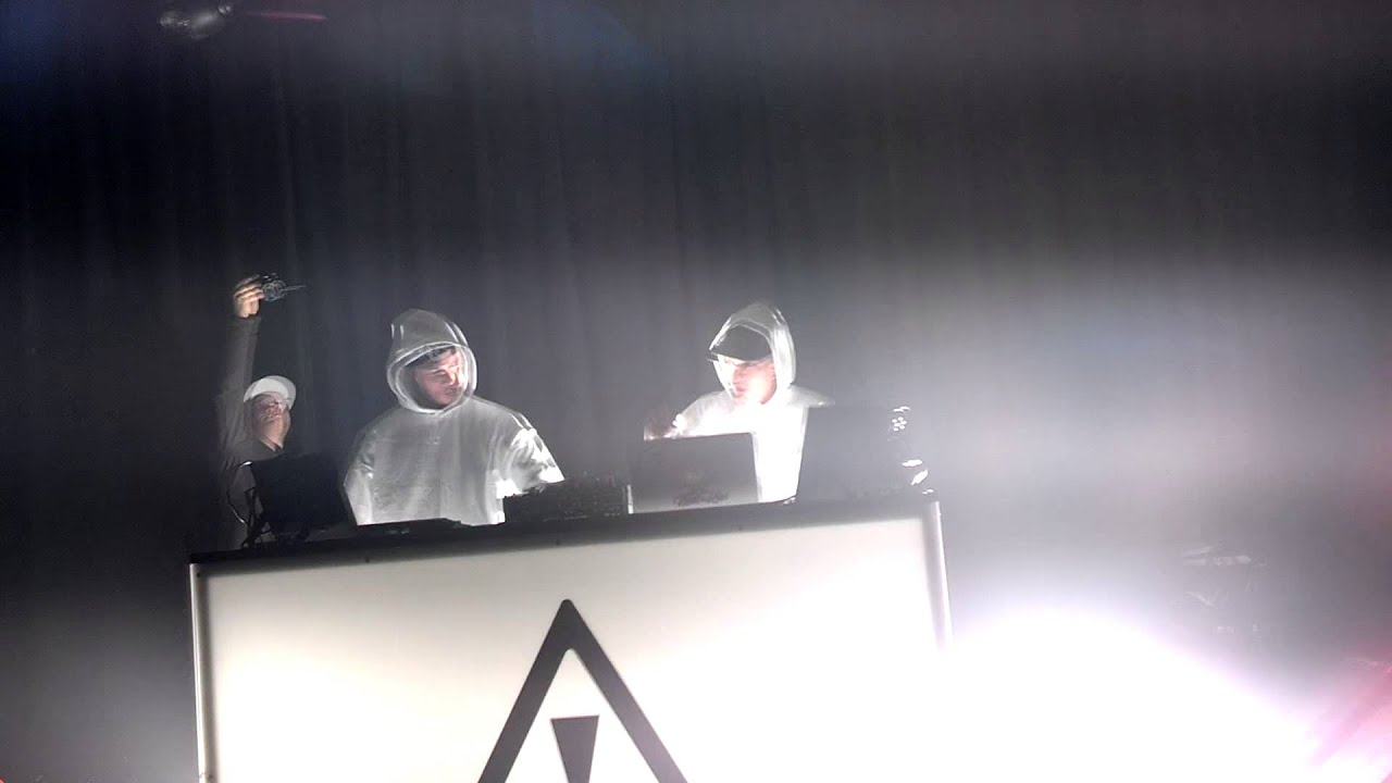 Flosstradamus Roll Up (Baauer Remix) Live @ The Metro in Chicago 12/22 ...