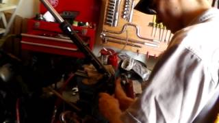 Como cambiar el aceite hidráulico a las barras de una moto 2/4