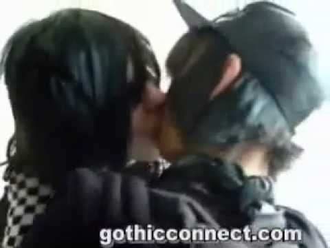 wallpaper emo kiss. Emo kiss part nine