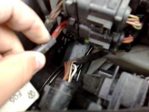 Como desmontar electroventilador del clima en Passat 3bg