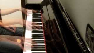 Beyonce - Pretty Hurts (Cover) with 3 hands Pian0FreakK