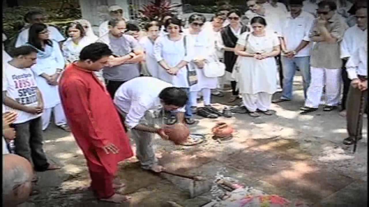 Funeral Of Rajkumar Hirani's Father - YouTube