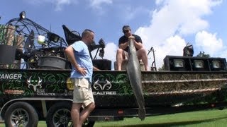 Bowfishing Show: Giant Gator Gar