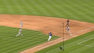 Kershaw throws glove in attempt to stop bunt