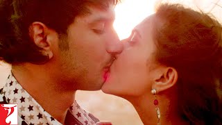 It is wrong to kiss on the 1st date? Shuddh Desi Romance