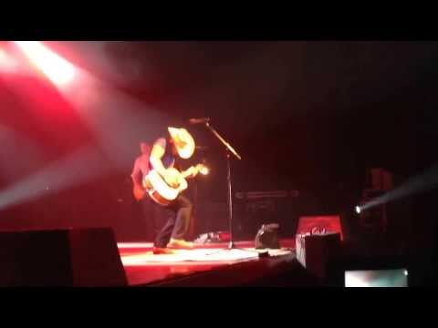 Dustin Lynch singing Garth Brooks' "Rodeo" - March 1, 2014 - Pharr