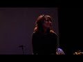 Katey Sagal sings Free Falling