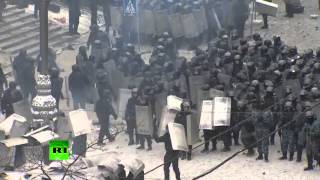 Украинский спецназ оттесняет боевиков-майдаунов с улицы Грушевского