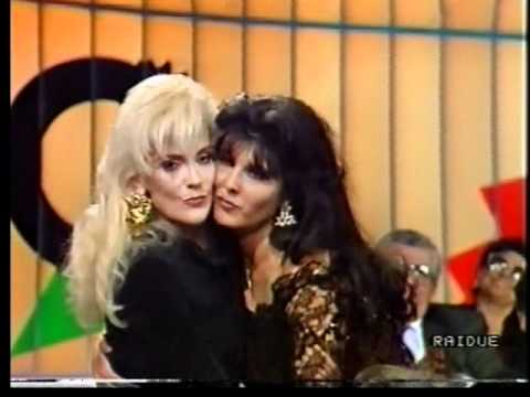 Donatella Rettore e Claudia Mori Femme Fatale 1990 haccakappa 1222 views