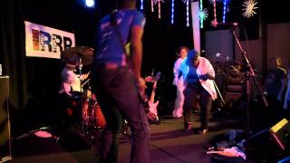 ESG - 'Moody' (Live at 3RRR) - YouTube