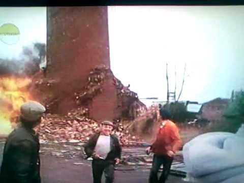 Fred Dibnah Chimney Drop Gone Wrong - YouTube