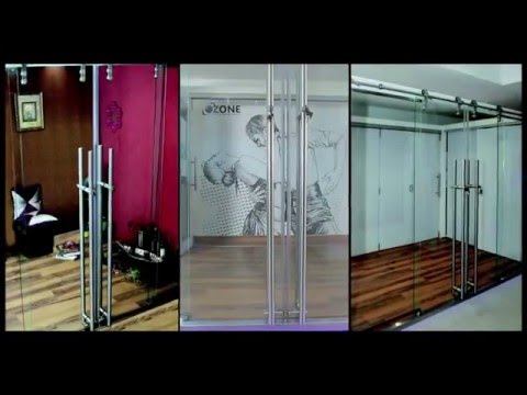 <span>Functional - Glass Synchronized Door</span>