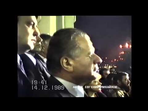 Петър Младенов, 14 декември 1989: 'Най добре танковете да дойдат'