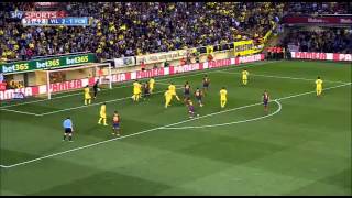 Dani Alves has banana thrown at him during Villarreal match