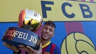 FC Barcelona - Neymar, amb el Trofeu Joan Gamper