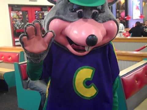 Baby J Getting Scared Of The Chuck E Cheese Mouse - YouTube