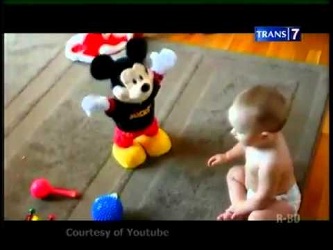 adegan lucu balita dgn mainan - YouTube