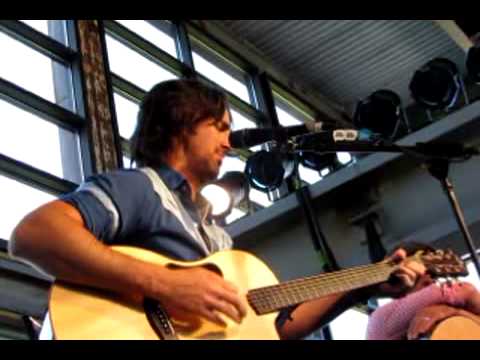 Jake Owen singing " kiss you good morning" - YouTube