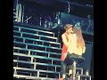Justin Bieber beijando OLLG em Adelaide (2)