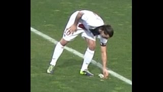 [BUZZ] Zlatan Ibrahimovic eats peanuts thrown from