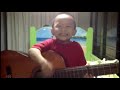 Bé 3 tuổi cầm đàn hát bài