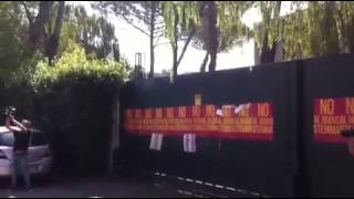 Trigoria, contestazione dei tifosi 09.07.13