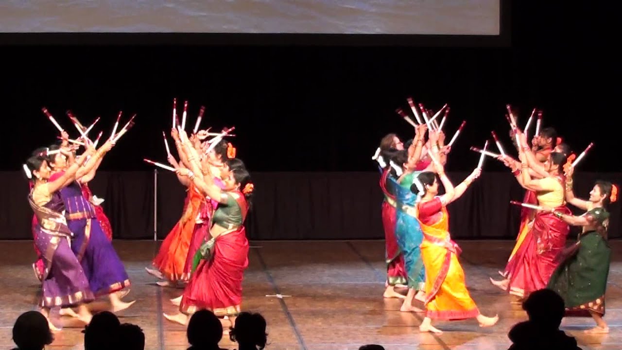 Karnataka Folk Dance at Festival of Nations, St.Paul, Minnesota - YouTube